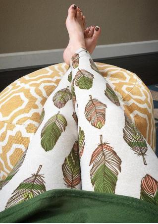 Feather Printed Stretchy Leggings