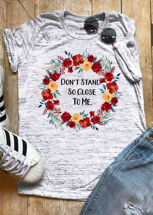 Tees T-shirts Floral Don't Stand So Close To Me T-Shirt Tee in Light Grey. Size: M,,XL
Tees T-shirts Floral Don't Stand So Close To Me T-Shirt Tee in Light Grey. Size: M,,XL