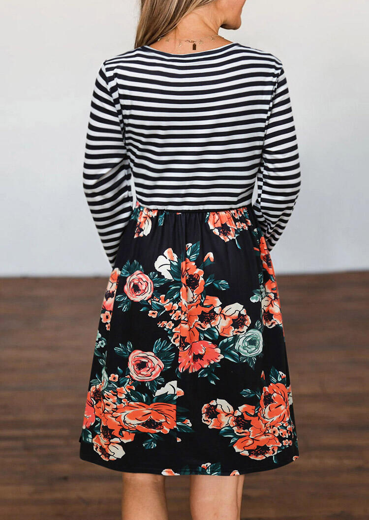 Mini Dresses Striped Floral Splicing Tie Front Long Sleeve Mini Dress in Multicolor. Size: L,M,,XL
Mini Dresses Striped Floral Splicing Tie Front Long Sleeve Mini Dress in Multicolor. Size: L,M,,XL
