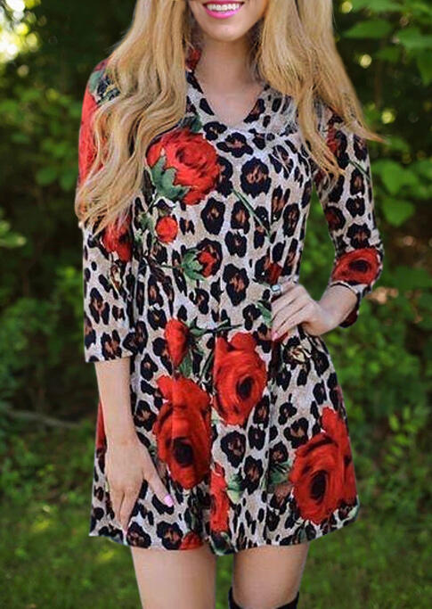 Mini Dresses Rose Leopard V-Neck Three Quarter Sleeve Mini Dress in Multicolor. Size: S,M,,XL
Mini Dresses Rose Leopard V-Neck Three Quarter Sleeve Mini Dress in Multicolor. Size: S,M,,XL