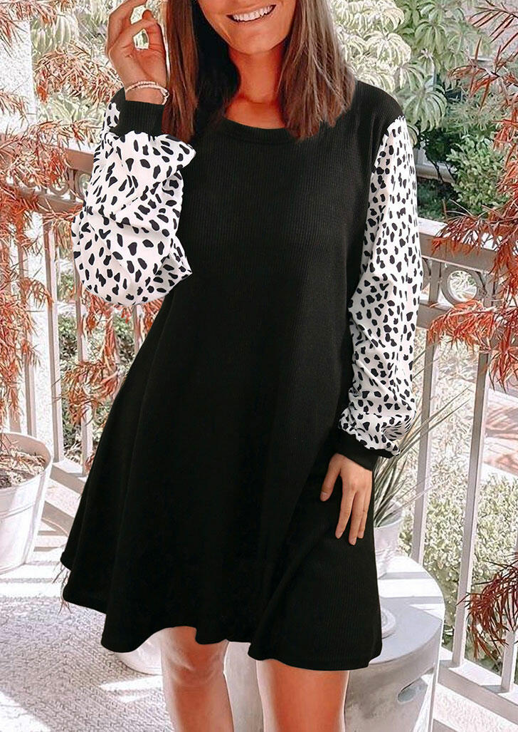 Mini Dresses Leopard Splicing Elastic Cuff Mini Dress in Black. Size: S,M,,XL
Mini Dresses Leopard Splicing Elastic Cuff Mini Dress in Black. Size: S,M,,XL