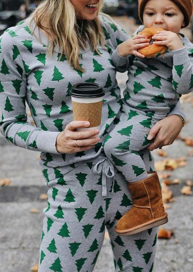 Two-Piece Sets Christmas Tree Long Sleeve T-Shirt And Drawstring Pants Mom Set in Gray. Size: ,M,L,XL
Two-Piece Sets Christmas Tree Long Sleeve T-Shirt And Drawstring Pants Mom Set in Gray. Size: ,M,L,XL