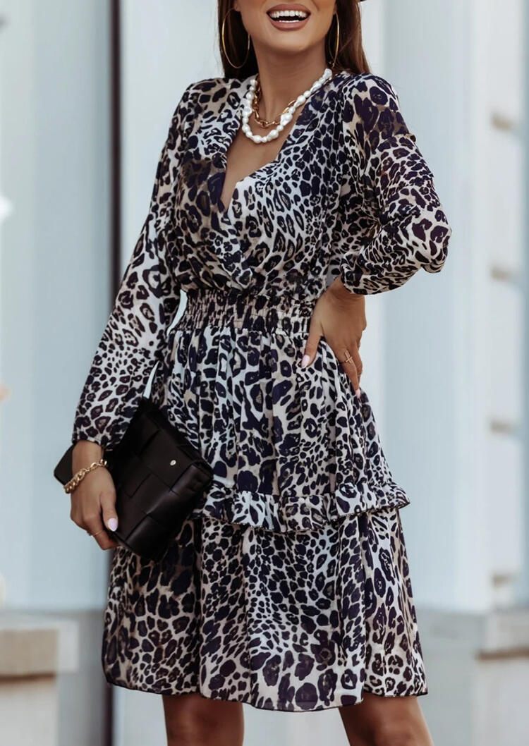 Mini Dresses Leopard Ruffled Elastic Waist V-Neck Mini Dress in Leopard. Size: S,M,,XL
Mini Dresses Leopard Ruffled Elastic Waist V-Neck Mini Dress in Leopard. Size: S,M,,XL