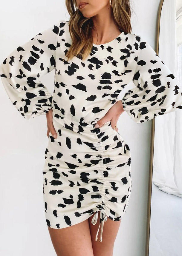Bodycon Dresses Cow Ruched Drawstring Elastic Cuff Bodycon Dress in White. Size: S,M,,XL
Bodycon Dresses Cow Ruched Drawstring Elastic Cuff Bodycon Dress in White. Size: S,M,,XL