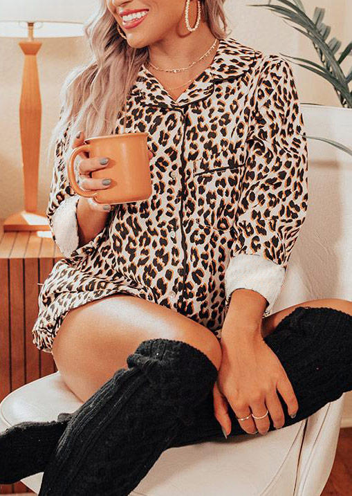 Sleepwear Leopard Pocket Turn-Down Collar Sleepwear Pajamas Top in Leopard. Size: S,M,,XL
Sleepwear Leopard Pocket Turn-Down Collar Sleepwear Pajamas Top in Leopard. Size: S,M,,XL