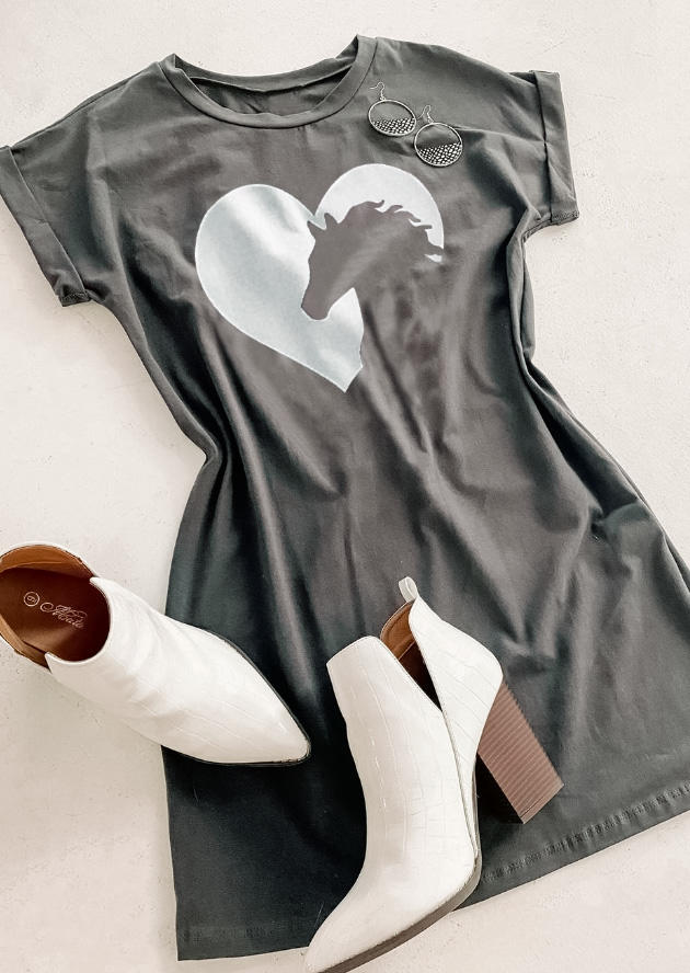 Mini Dresses Love Heart Horse Short Sleeve O-Neck Mini Dress in Gray. Size: ,M,L,XL
Mini Dresses Love Heart Horse Short Sleeve O-Neck Mini Dress in Gray. Size: ,M,L,XL