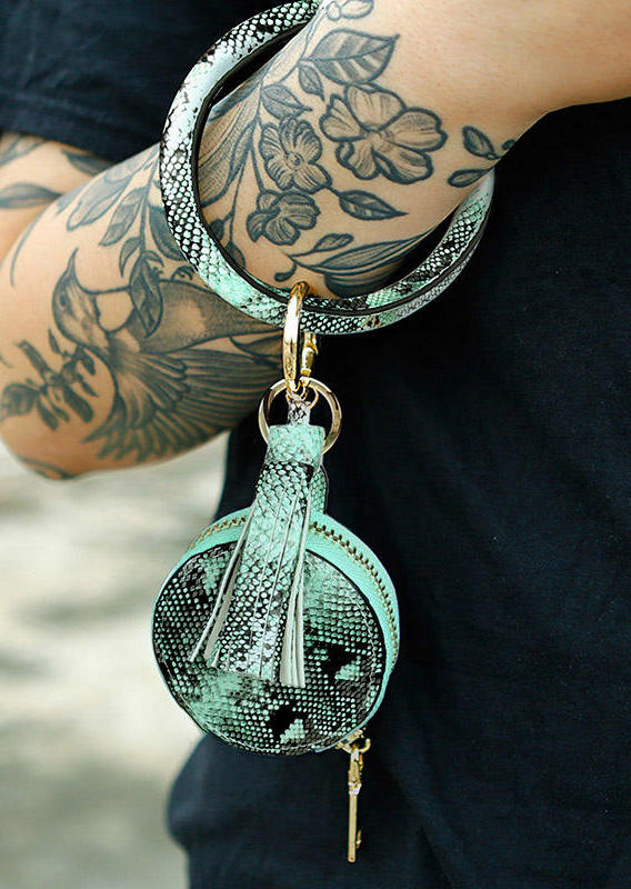 Keychains Snake Skin Tassel Leather Keychain Bluetooth Headset Bag in Green,White. Size
Keychains Snake Skin Tassel Leather Keychain Bluetooth Headset Bag in Green,White. Size