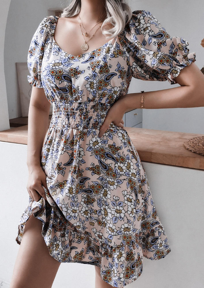 Mini Dresses Floral Smocked Waist Elastic Cuff Mini Dress in Multicolor. Size: ,M,L,XL
Mini Dresses Floral Smocked Waist Elastic Cuff Mini Dress in Multicolor. Size: ,M,L,XL
