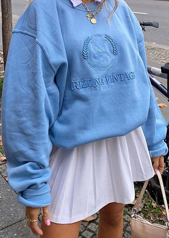 Sweatshirts Vintage Letter Graphic Drop Shoulder Sweatshirt in Blue. Size: ,M,L
Sweatshirts Vintage Letter Graphic Drop Shoulder Sweatshirt in Blue. Size: ,M,L