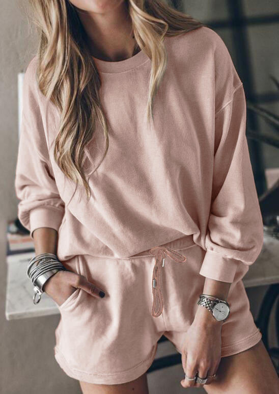 Sleepwear Long Sleeve Blouse And Drawstring Pocket Shorts Pajamas Set in Pink. Size: ,M,L,XL
Sleepwear Long Sleeve Blouse And Drawstring Pocket Shorts Pajamas Set in Pink. Size: ,M,L,XL