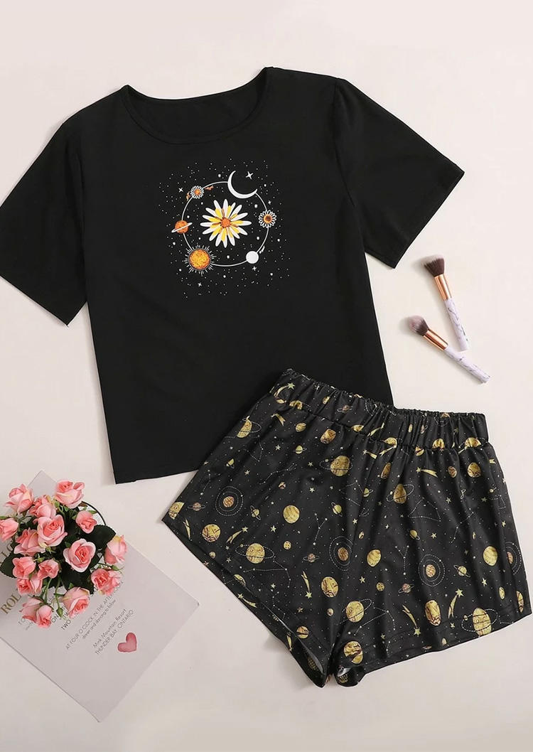 Sleepwear Moon Sun Floral T-Shirt Tee And Shorts Pajamas Set in Black. Size: ,M,L,XL
Sleepwear Moon Sun Floral T-Shirt Tee And Shorts Pajamas Set in Black. Size: ,M,L,XL