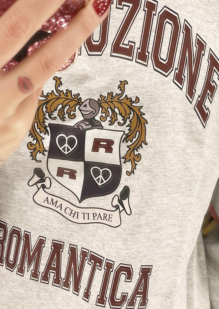 Sweatshirts Rivoluzione Romantica Long Sleeve Sweatshirt in Light Grey. Size: ,M,L,XL
Sweatshirts Rivoluzione Romantica Long Sleeve Sweatshirt in Light Grey. Size: ,M,L,XL