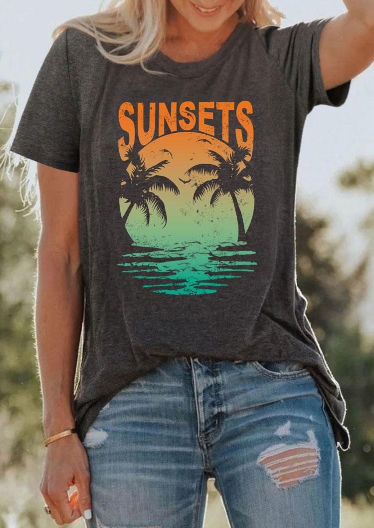 T-shirts Tees Gradient Sunsets Coconut Tree T-Shirt Tee in Dark Grey. Size: ,M
T-shirts Tees Gradient Sunsets Coconut Tree T-Shirt Tee in Dark Grey. Size: ,M
