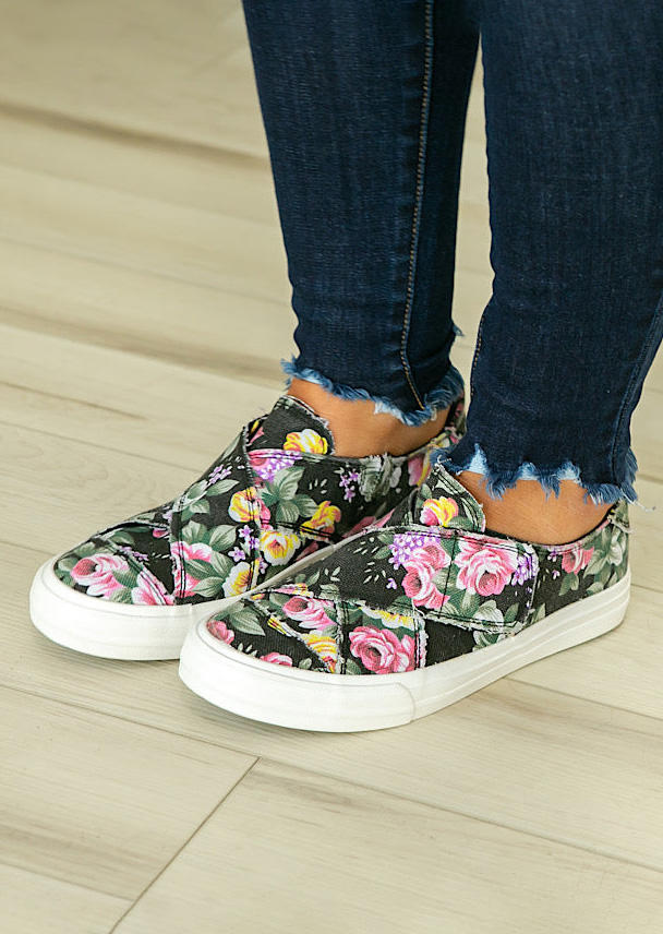 Sneakers Criss-Cross Floral Slip On Flat Sneakers in Multicolor. Size: ,38,39,40,41
Sneakers Criss-Cross Floral Slip On Flat Sneakers in Multicolor. Size: ,38,39,40,41