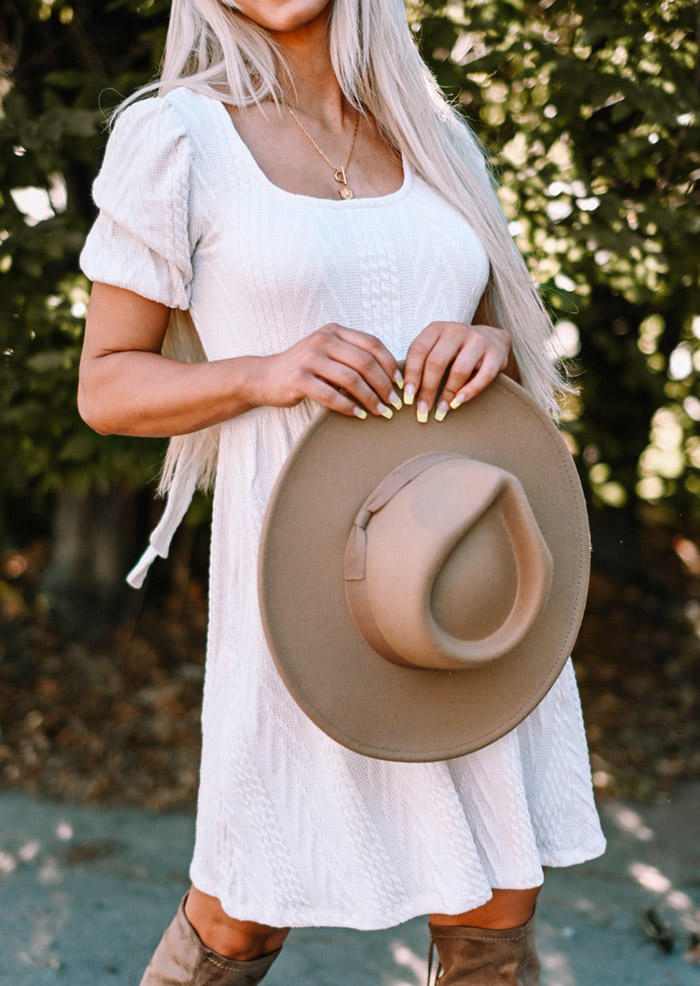 Mini Dresses Crochet Open Back Tie Puff Sleeve Mini Dress in White. Size: ,M,L,XL
Mini Dresses Crochet Open Back Tie Puff Sleeve Mini Dress in White. Size: ,M,L,XL