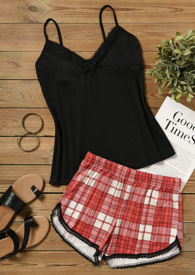 Sleepwear Lace Splicing Camisole And Plaid Shorts Pajamas Set in Multicolor. Size
Sleepwear Lace Splicing Camisole And Plaid Shorts Pajamas Set in Multicolor. Size