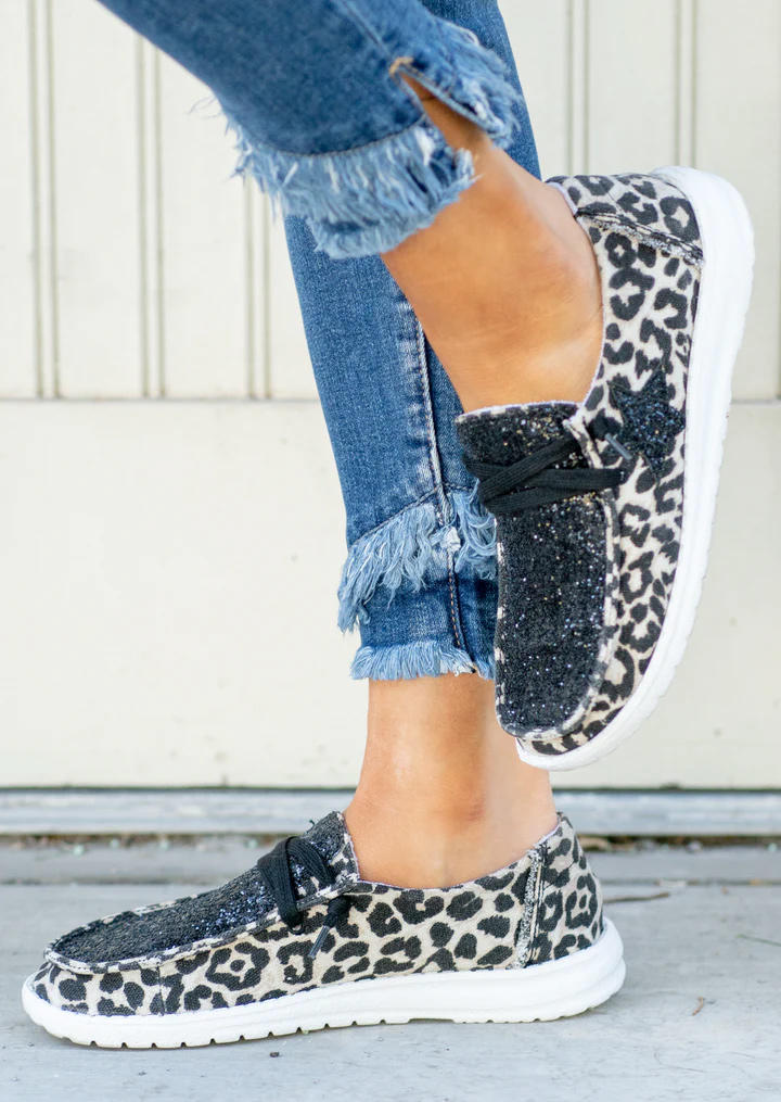 Sneakers Leopard Glitter Slip On Round Toe Flat Sneakers in Black. Size: ,38,39,40,41
Sneakers Leopard Glitter Slip On Round Toe Flat Sneakers in Black. Size: ,38,39,40,41