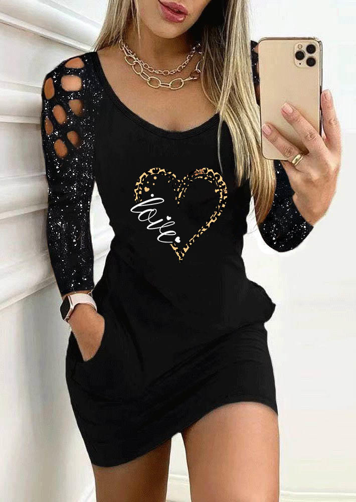 Mini Dresses Love Heart Glitter Criss-Cross Pocket Mini Dress in Black. Size: L,M,,XL
Mini Dresses Love Heart Glitter Criss-Cross Pocket Mini Dress in Black. Size: L,M,,XL
