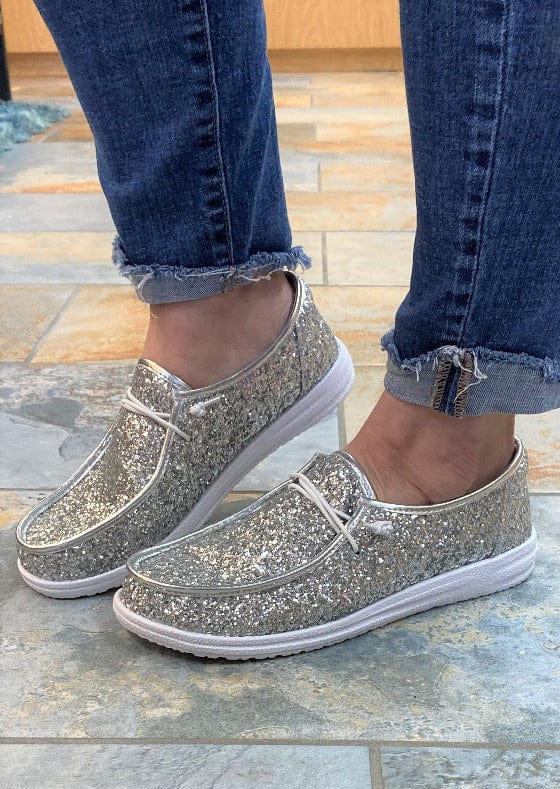 Sneakers Glitter Shine Slip On Flat Boat Sneakers in Silver. Size: ,38,39,40,41
Sneakers Glitter Shine Slip On Flat Boat Sneakers in Silver. Size: ,38,39,40,41