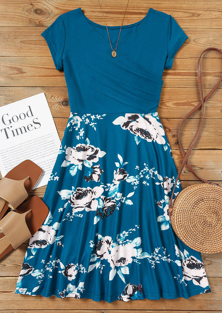 Mini Dresses Floral Ruffled V-Neck Mini Dress - Lake Blue in Blue. Size: L,,XL
Mini Dresses Floral Ruffled V-Neck Mini Dress - Lake Blue in Blue. Size: L,,XL