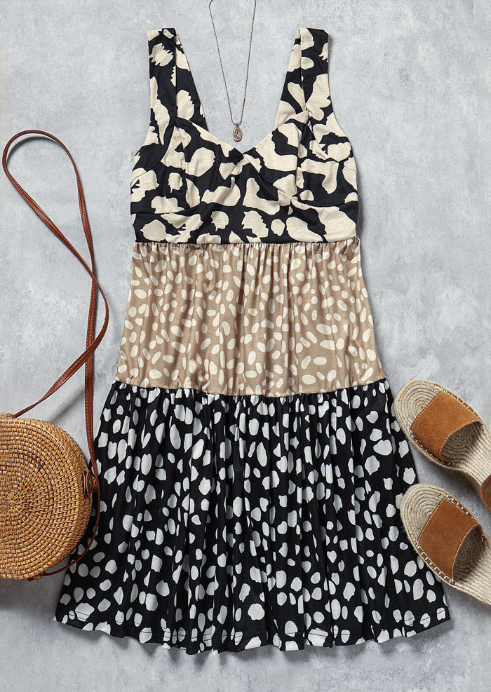 Mini Dresses Leopard Sweetheart Collar Ruffled Mini Dress in Multicolor. Size: L,M
Mini Dresses Leopard Sweetheart Collar Ruffled Mini Dress in Multicolor. Size: L,M