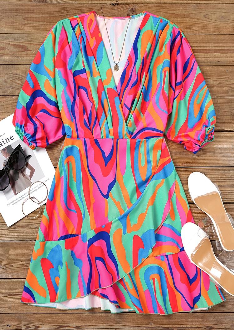 Mini Dresses Abstract Graphic Ruffled Batwing Sleeve V-Neck Mini Dress in Multicolor. Size: L
Mini Dresses Abstract Graphic Ruffled Batwing Sleeve V-Neck Mini Dress in Multicolor. Size: L