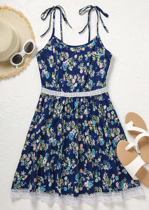 Mini Dresses Ditsy Floral Lace Splicing Open Back Mini Dress in Blue. Size: ,XL
Mini Dresses Ditsy Floral Lace Splicing Open Back Mini Dress in Blue. Size: ,XL