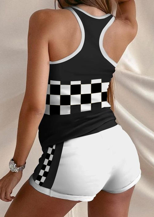 Sleepwear Checkered Tank And Drawstring Shorts Pajamas Set in Multicolor. Size: L,M
Sleepwear Checkered Tank And Drawstring Shorts Pajamas Set in Multicolor. Size: L,M