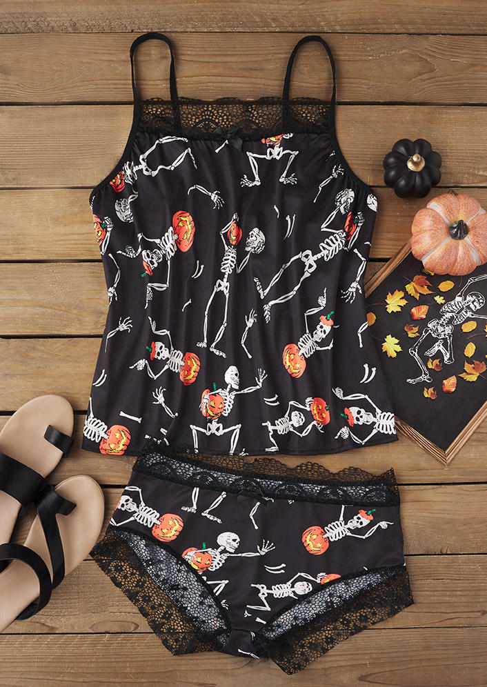 Sleepwear Halloween Skeleton Pumpkin Face Lace Splicing Camisole And Shorts Pajamas Set in Black. Size
Sleepwear Halloween Skeleton Pumpkin Face Lace Splicing Camisole And Shorts Pajamas Set in Black. Size