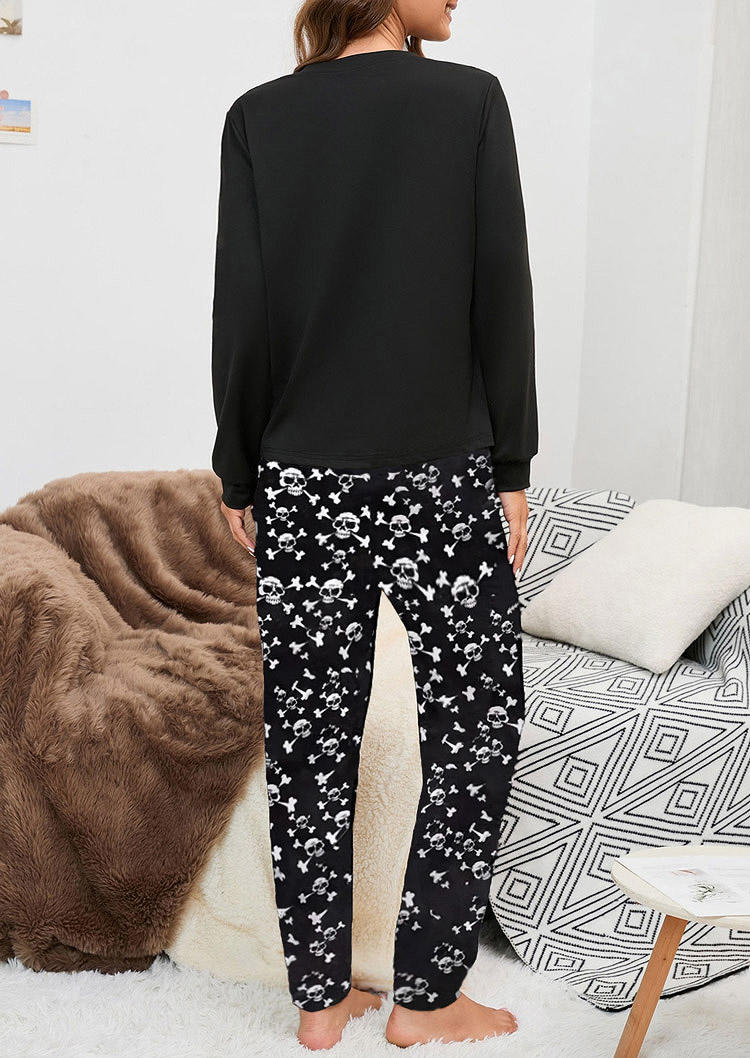 Sleepwear Halloween Skeleton Hand Blouse And Skull Pants Pajamas Set in Black. Size: L,M,,XL
Sleepwear Halloween Skeleton Hand Blouse And Skull Pants Pajamas Set in Black. Size: L,M,,XL