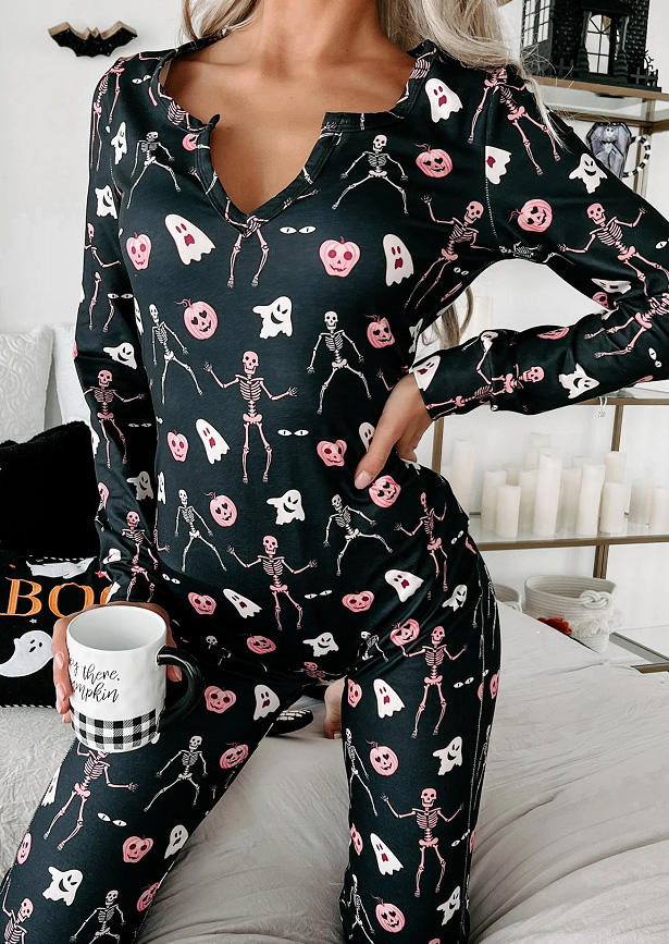 Sleepwear Halloween Skeleton Ghost Blouse And Pants Pajamas Set in Multicolor. Size: L,M,,XL
Sleepwear Halloween Skeleton Ghost Blouse And Pants Pajamas Set in Multicolor. Size: L,M,,XL