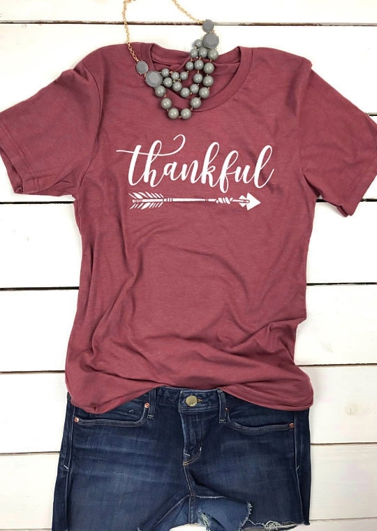 

T-shirts Tees Thankful Arrow O-Neck T-Shirt in Brick Red. Size