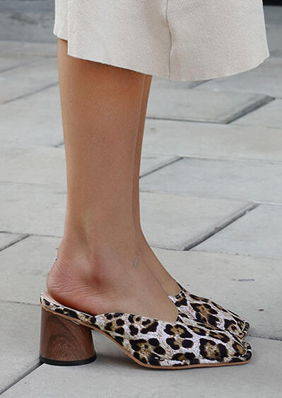 

Leopard Round Toe Heels, 440029