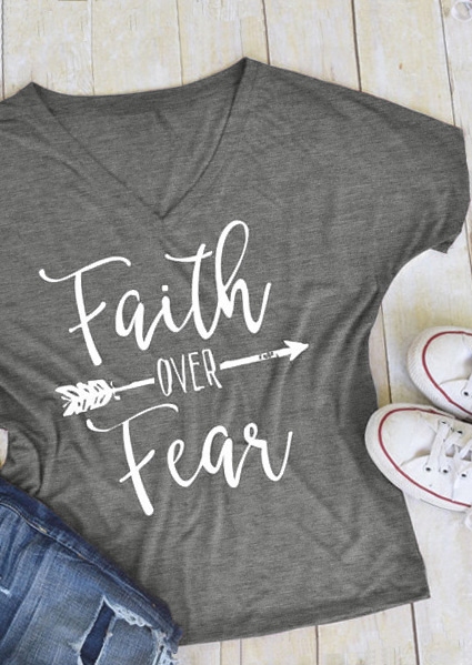 T-shirts Tees Faith Over Fear Arrow T-Shirt in Gray. Size: S