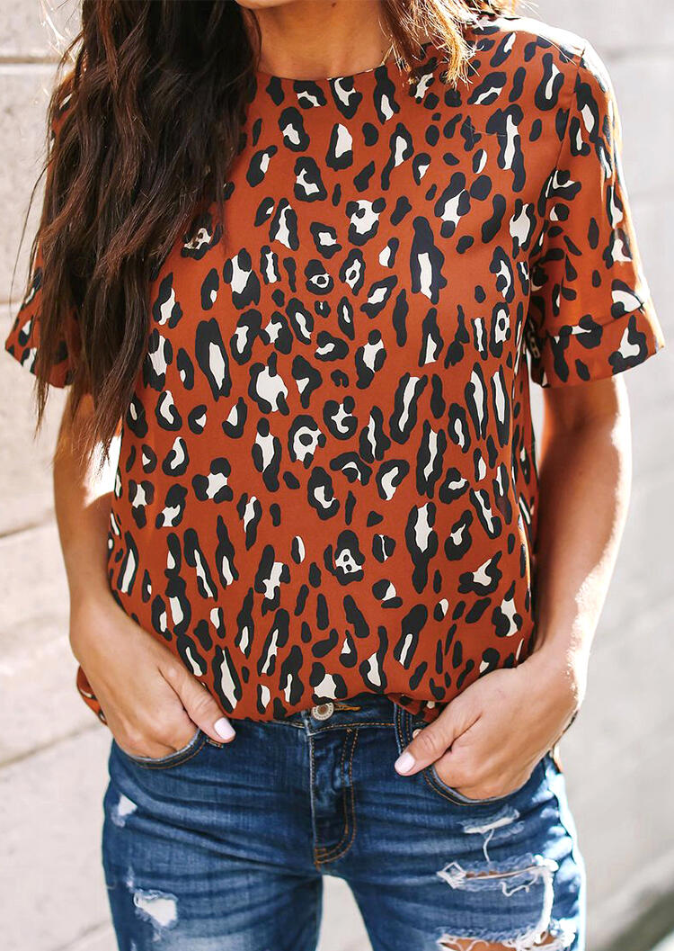 

Tees T-shirts Leopard Printed O-Neck T-Shirt Tee in Multicolor. Size