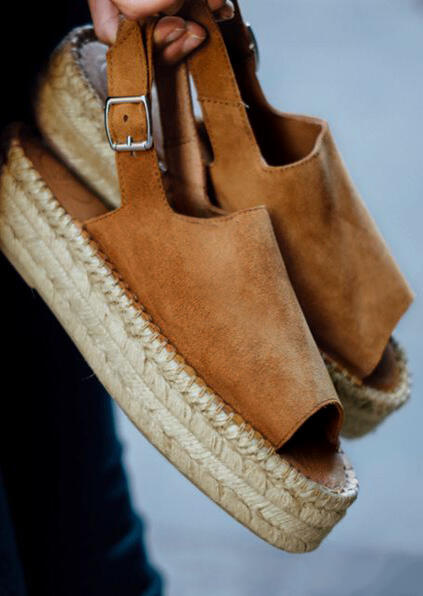 

Sandals Buckle Peep Toe Platform Sandals - Light Brown. Size: ,40