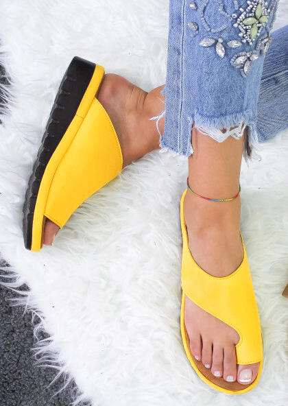 

Solid Round Toe Flat Slippers - Yellow, 446760