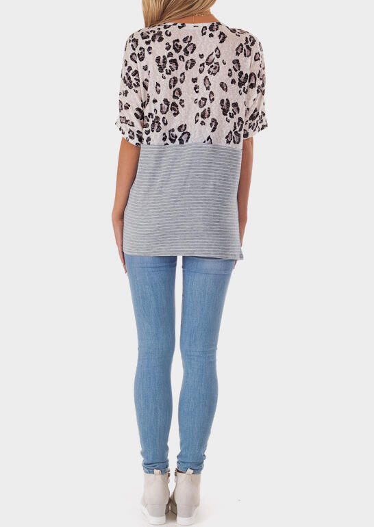 

Blouses Leopard Printed Striped Blouse without Necklace in Leopard. Size: ,M