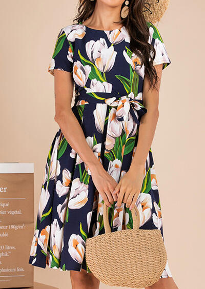 

Mini Dresses Floral Tie O-Neck Mini Dress - Navy Blue. Size