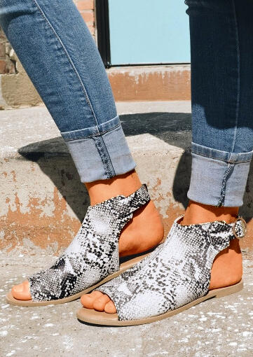 

Sandals Snake Skin Printed Flat Sandals - Multicolor. Size, Multi