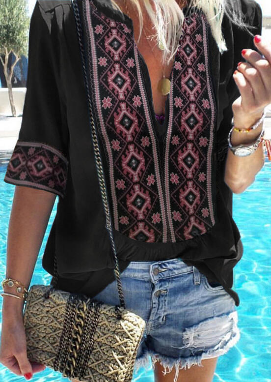 

Blouses Aztec Geometric Printed V-Neck Blouse without Necklace - Black. Size: S