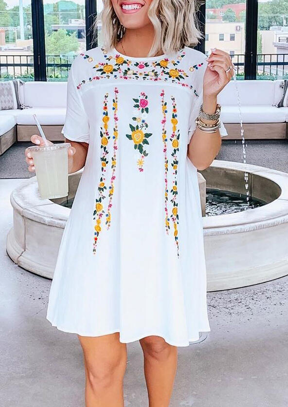 

Embroidery O-Neck Mini Dress without Necklace - White, 454712