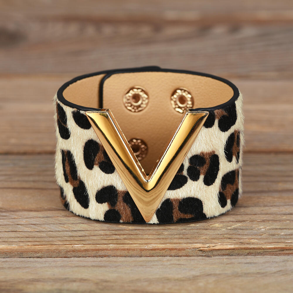 

Leopard Printed V-Shaped Leather Bracelet, 456346