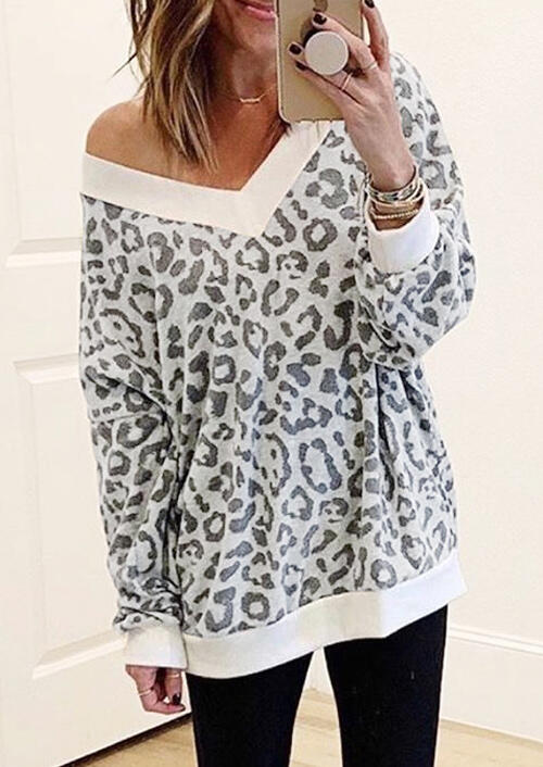 

Leopard V-Neck Blouse without Necklace, 457160