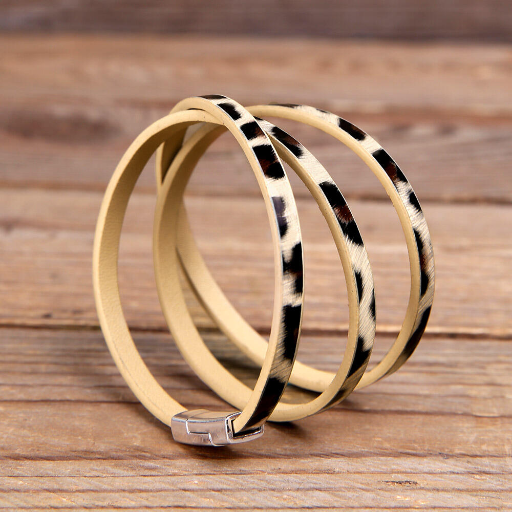 

Bracelet Leopard Snake Printed Three-Layered Leather Bracelet. Size, Black