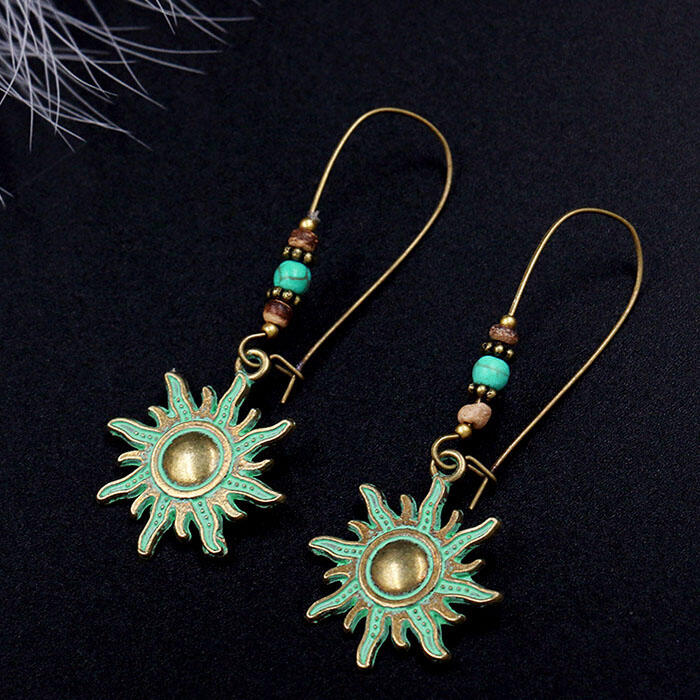 

Earrings Vintage Sunflower Beading Pendant Earrings in Green. Size