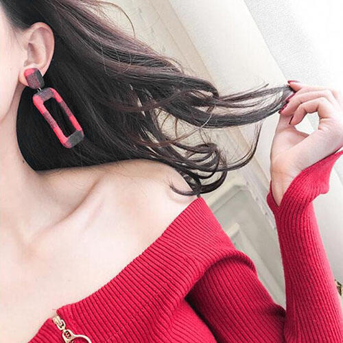 Earrings Plaid Rectangular-Shaped Stylish Earrings in Red. Size: One Size