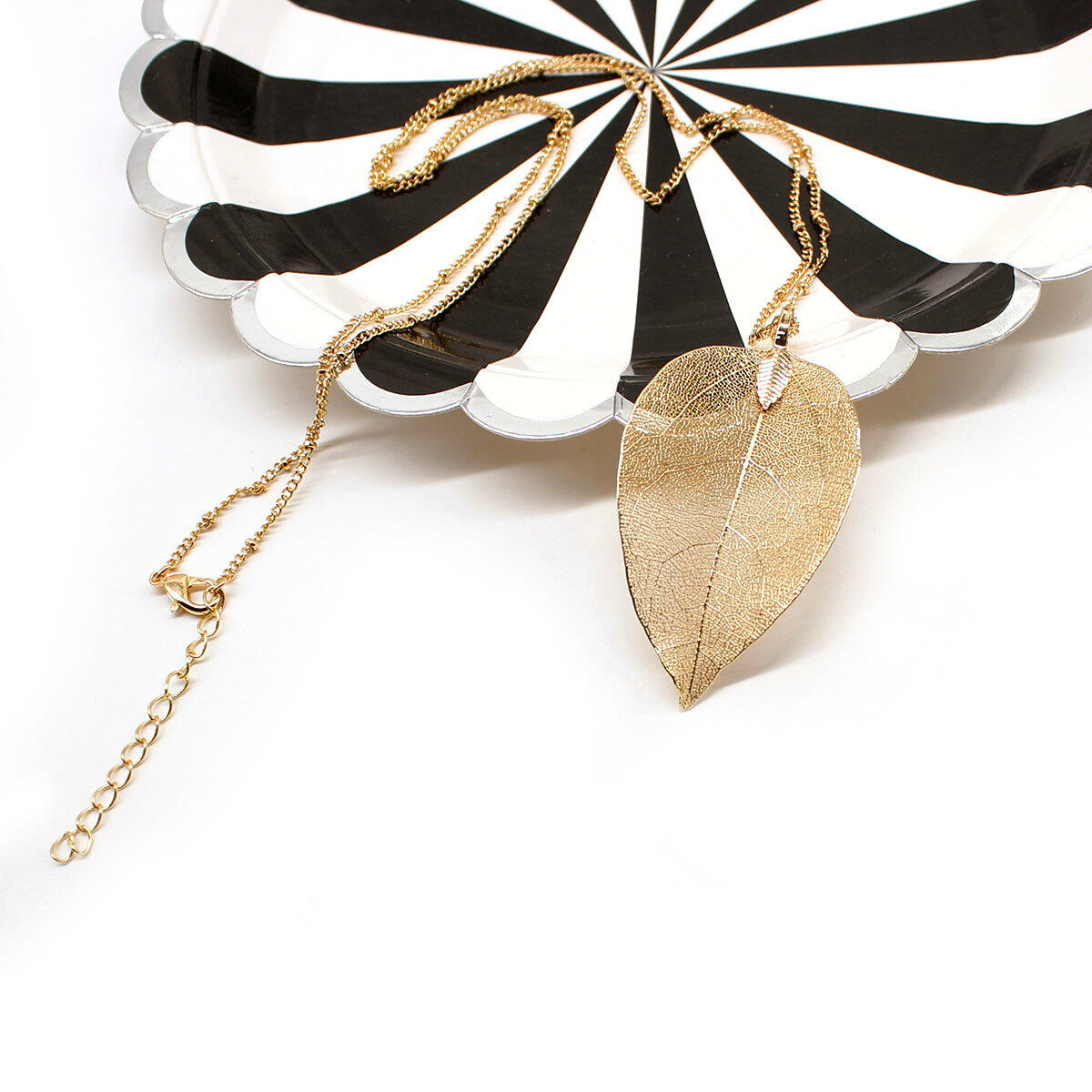 

Necklaces Leaf Pendant Long Necklace. Size, Gold