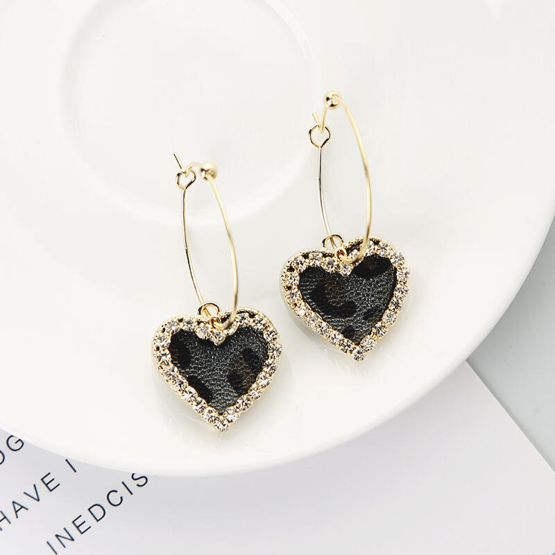 

Love Heart Rhinestone Leopard Printed Earrings, Black;orange, 463146