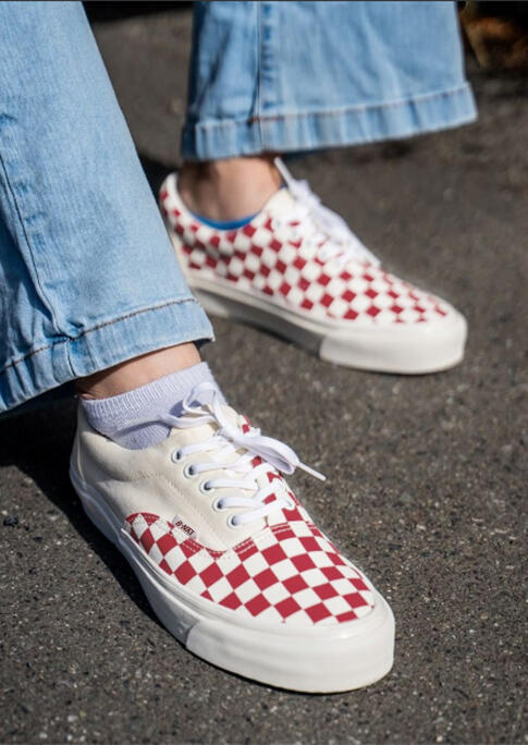 

Sneakers Plaid Printed Lace Up Flat Sneakers in Red. Size: ,38,39,40,41